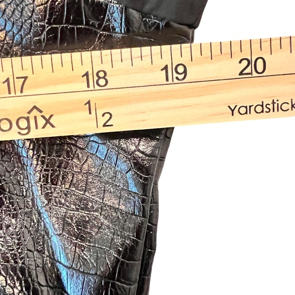 #A029 -  Black faux leather  exaggerated sleeves  top by N by Nancy - Picture 4 of 7